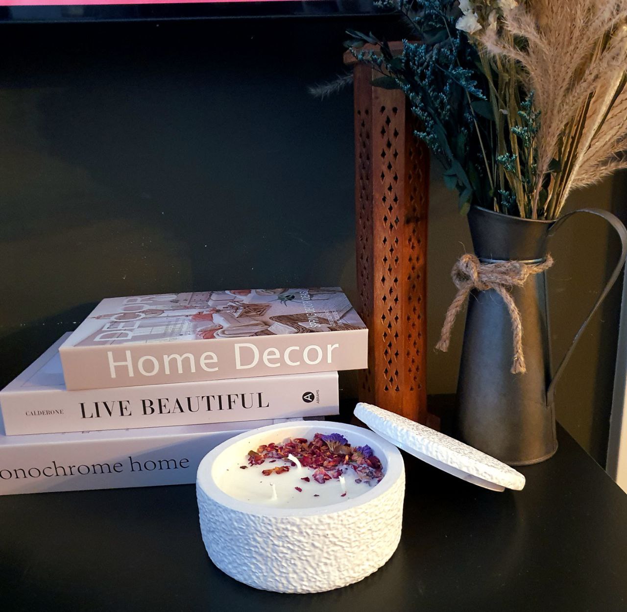 Ivory Essence  Handgemaakte Betonnen Kaars met Deksel 250g