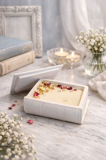 Geurkaars in boekvorm Whispered Pages