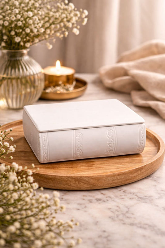 Geurkaars in boekvorm Whispered Pages